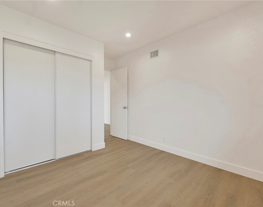 22222 Vanowen - Photo Thumbnail 12