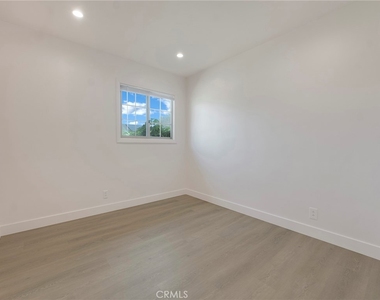 22222 Vanowen - Photo Thumbnail 11