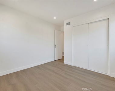 22222 Vanowen - Photo Thumbnail 14