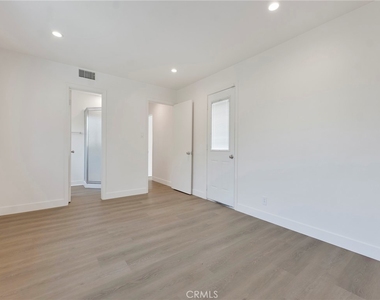 22222 Vanowen - Photo Thumbnail 17