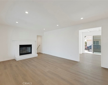 22222 Vanowen - Photo Thumbnail 3