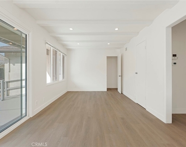 22222 Vanowen - Photo Thumbnail 25