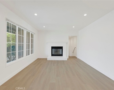 22222 Vanowen - Photo Thumbnail 4