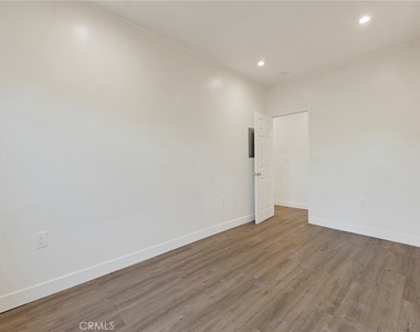22222 Vanowen - Photo Thumbnail 7
