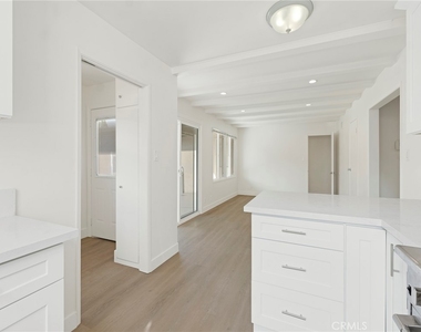22222 Vanowen - Photo Thumbnail 24