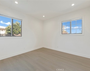 22222 Vanowen - Photo Thumbnail 13