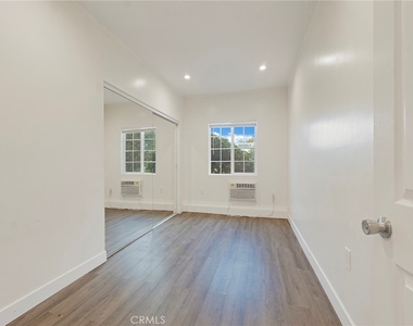 22222 Vanowen - Photo Thumbnail 6