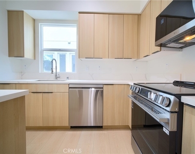259 S Avenue 54 - Photo Thumbnail 4