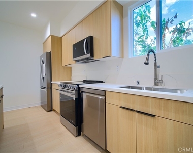 257 S Avenue 54 - Photo Thumbnail 7