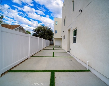 257 S Avenue 54 - Photo Thumbnail 2