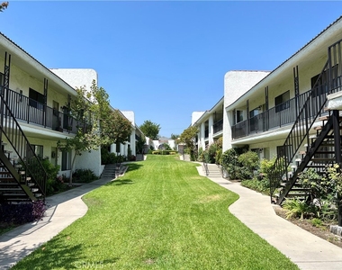 755 E Date - Photo Thumbnail 3
