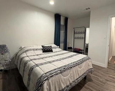 4043 W 159th Street - Photo Thumbnail 12