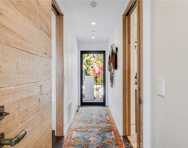 1920 Ocean Way - Photo Thumbnail 17