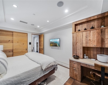 1920 Ocean Way - Photo Thumbnail 15