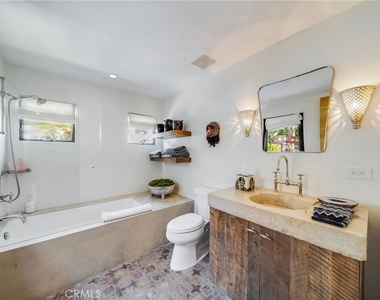 1920 Ocean Way - Photo Thumbnail 16