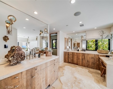 1920 Ocean Way - Photo Thumbnail 23