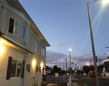 956 E 43rd - Photo Thumbnail 30