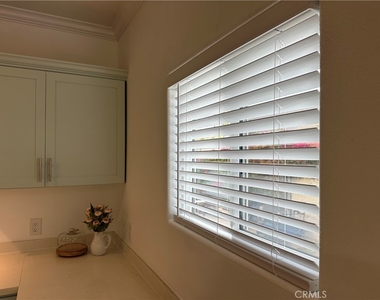 956 E 43rd - Photo Thumbnail 10