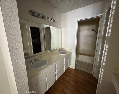 1784 Shady Oaks Court - Photo Thumbnail 9