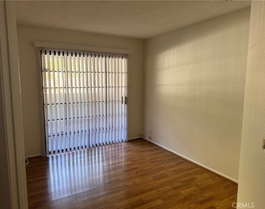 1784 Shady Oaks Court - Photo Thumbnail 6