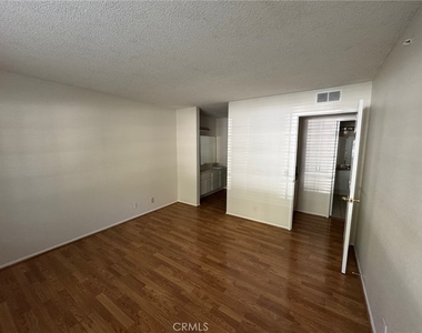 1784 Shady Oaks Court - Photo Thumbnail 8