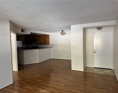 1784 Shady Oaks Court - Photo Thumbnail 2