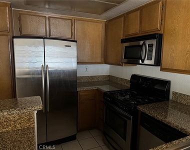 1784 Shady Oaks Court - Photo Thumbnail 5