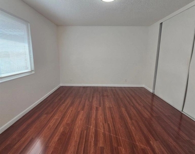 2341 21st St - Photo Thumbnail 6