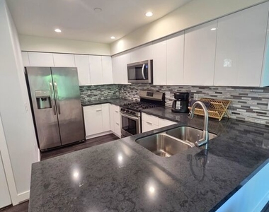 2651 S Hobart Boulevard - Photo Thumbnail 3