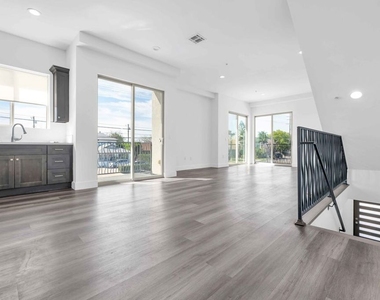 6006 Klump Avenue - Photo Thumbnail 7