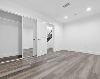 6006 Klump Avenue - Photo Thumbnail 13