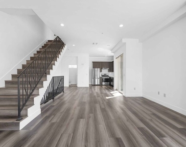 6006 Klump Avenue - Photo Thumbnail 6