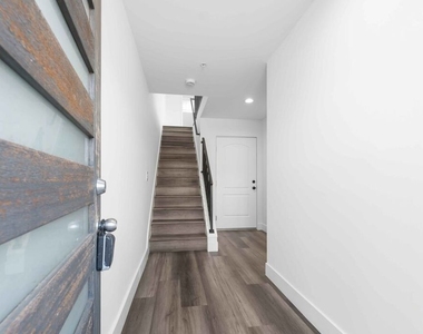 6006 Klump Avenue - Photo Thumbnail 4