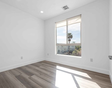 6006 Klump Avenue - Photo Thumbnail 22