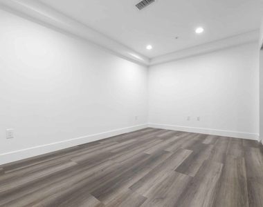 6006 Klump Avenue - Photo Thumbnail 14