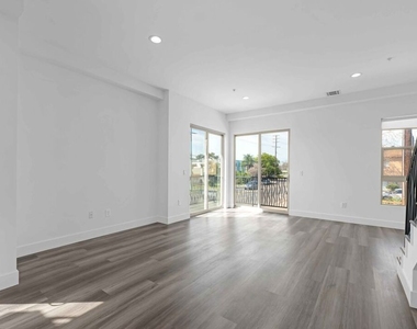 6006 Klump Avenue - Photo Thumbnail 5