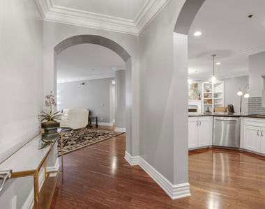 850 N Croft Avenue - Photo Thumbnail 3