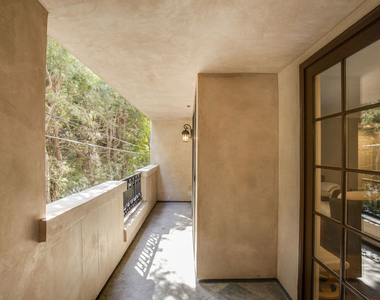 850 N Croft Avenue - Photo Thumbnail 9