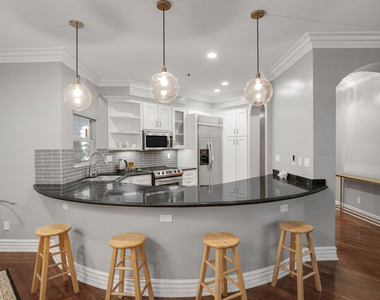850 N Croft Avenue - Photo Thumbnail 13