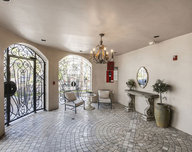 850 N Croft Avenue - Photo Thumbnail 1