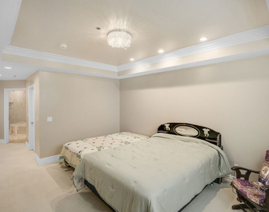 850 N Croft Avenue - Photo Thumbnail 17