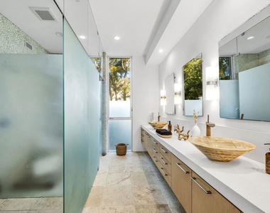 25102 Malibu Road - Photo Thumbnail 12