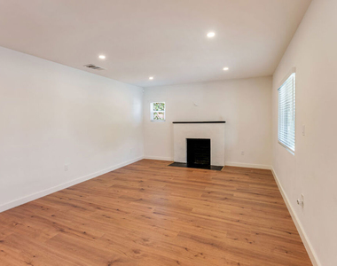 1405 N Coronado Street - Photo Thumbnail 3
