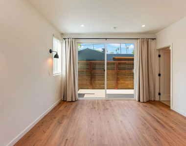 1405 N Coronado Street - Photo Thumbnail 12