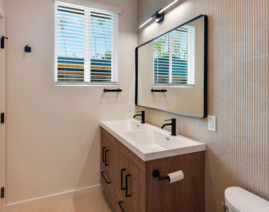 1405 N Coronado Street - Photo Thumbnail 19