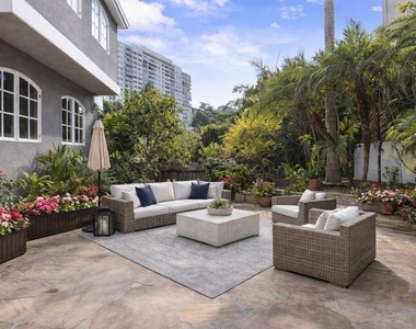 865 Warner Avenue - Photo Thumbnail 15