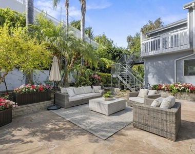 865 Warner Avenue - Photo Thumbnail 14