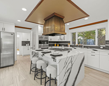 865 Warner Avenue - Photo Thumbnail 6