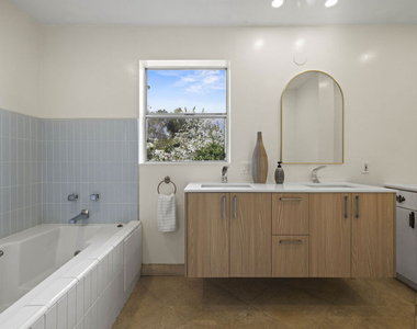 865 Warner Avenue - Photo Thumbnail 17