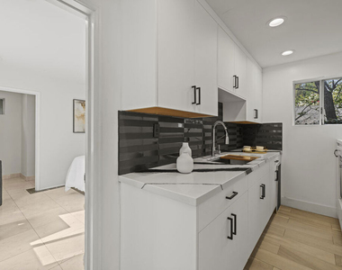 865 Warner Avenue - Photo Thumbnail 9